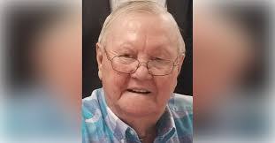 Ross Darwin's Instagram, Twitter & Facebook