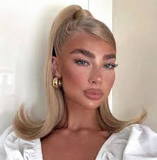 When it gets 1 inch past that stage the flicks should stop (did for me) but then with my current style if i do get the flick it actually looks ok. The 90s Flick Try These Trending Flipped 90s Hairstyles For A Bombshell Glow Up Flicks Hair 90th Hairstyle 90s Hairstyles