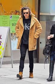 Chelsea boots with elastic gores in the sides and a loop at the back. Harry Styles Shearling Jacket Black Jumper Black Jeans Tan Chelsea Boots Mens Street Style Pil Harry Styles Boots Harry Styles Chelsea Boots Mens Street Style