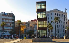 Un tempo villaggio di pescatori, oggi è una zona dalla doppia anima, popolare e modaiola. Quartiere Barceloneta Spiagge Ristoranti E Info Visitarebarcellona Com