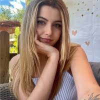 Elisha Davies's Instagram, Twitter & Facebook