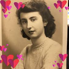 6 generations. One unforgettable photo. 💛 Born in 1880, Sarah lived to  119—spanning centuries, witnessing wars... Her story reminds us how much  history lives within our families. Start exploring your own today