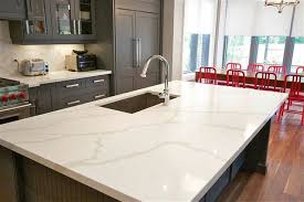 Calacatta Quartz Does A Beautiful Job Of Embracing The Look Of Natural Calacatta Marble Description From Ve Kitchen Countertops Countertops Quartz Countertops