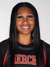 Ana Mercer's Instagram, Twitter & Facebook