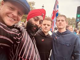 Elliot Warner (@elliotwarnerr)