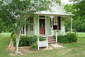 The Autumn Cottage At Maison D Memoire Bed Breakfast Cottages Rayne Louisiana Cottages And Bungalows Cottage Style Homes Little Cottages