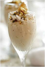 Une Verrine De Mousse De Nougat Eclats De Pistache Une Verrine So Chic Nicole Passions Verrine De Mousse Recette Verrine Sucree Recettes De Cuisine