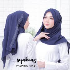 Banyak sekali model hijab terbaru simpel dan modis serta kekinian untuk itu baca juga tutorial cara memakai jilbab segi empat terbaru yang kini semakin trend dan hits di kalangan hijabers anak muda. Latest Pashmina Hijab Syahnaz Sequin Diamond 175 Cm X 75 Cm Shopee Singapore