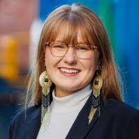 Leah Hollins's Instagram, Twitter & Facebook