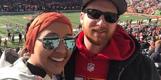 Marisa Andrew's Instagram, Twitter & Facebook