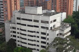 Además, testigos aseguran haber escuchado tres detonaciones al interior del edificio oficial. Edificio Monaco Sera Demolido Y Se Construira Un Parque En Honor A Victimas Del Cartel De Medellin 360 Radio