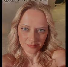 מחפשת המלצות לסגירת מרפסת עם חלונות זכוכית הזזה/ נאספות בקומה גבוהה אשמח  לשמוע ממי שעשה וממליץ 🙏🏼♥️