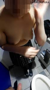 トイレでＨカップ・コンビニ店員にパイズリ＆フェラしてもらった☆ FC2-PPV-3075916