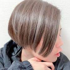 あやちーーーーんはinstagramを利用しています new ヘアーカラー ベリーピンク ブルーシルバー まぜてもらって なんとも言えない可愛いカラー カットは 毛先軽くして 相変わらず中はハゲ 首やら顔やら赤いのは アトピーです 花粉で悪化 しんど ツー