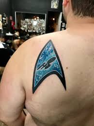 Set in the 24th century, the series follows the adventures of the starfleet and maquis crew of the starship uss voyager after they were stranded in the delta. Star Trek Symbol With The U S S Enterprise By Lincoln Nicodemo At Eclectic Tattoo Studio Sao Paulo Brazil Tattoos