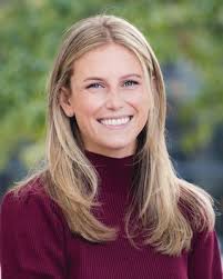 Melissa Bloom's Instagram, Twitter & Facebook