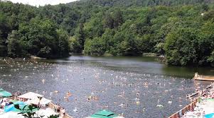 Ordinea listei poate fi influențată de evaluările oaspeților, calitatea, performanța și comisionul. Lacul Ursu Din Sovata A Implinit 145 De Ani De La Formare Info MureÈ