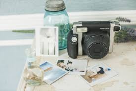 Pour louer son polaroid, il existe de nombreuses solutions vos événements, anniversaires, baptêmes, mariages etc. Location Polaroid Instantane Photobooth Photographe Mariage Nice
