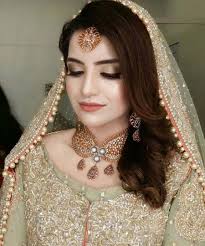 Primers are brilliant inventions that make your face a blank canvas, and it will also make your makeup last for longer, (which is a huge need in pakistani wedding). Upcoming Pakistani Wedding Bridal Makeup Ideas 2021