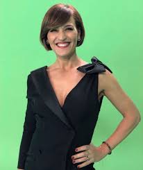 Fátima gomes bernardes (rio de janeiro, 17 de setembro de 1962) 1 é uma jornalista e apresentadora brasileira associada à rede globo.iniciou sua carreira na emissora em 1987 como repórter e ficou nacionalmente conhecida a partir de 1989 como apresentadora do jornal da globo. Julia Pinheiro Emagrece Com A Mesma Tecnica De Fatima Lopes