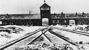Auschwitz genannt, war ein deutscher lagerkomplex zur zeit des nationalsozialismus aus drei sukzessive ausgebauten konzentrationslagern. 27 Januar 1945 Befreiung Des Kz Auschwitz Stichtag Stichtag Wdr
