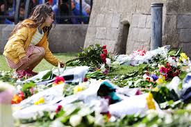 We have flower arrangements, mixed bouquets, roses, plants, succulents, cactus, chocolates, teddy bears and more! The Scenes As Children Join Hundreds Laying Flowers In Memory Of Prince Philip At Buckingham Palace And Windsor Castle Wales Online