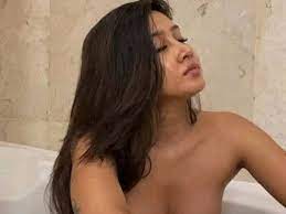 Sofia Ansari's video from the bathroom without clothes went viral, watch it  immediately and the video may be deleted. - informalnewz