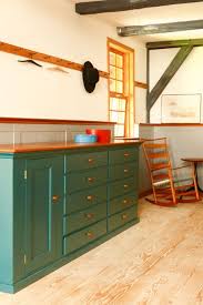 When it comes to shaker style furniture, less is more and plain rules over fancy. In Unserer Ausstellung Shakermobel Seeland Shaker Style Furniture Shaker Furniture Shaker Style