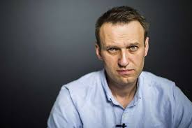 Після битв і походів навальних.на спокійних станках арсенальних спочивають багнети в чохлах. Navalnij Takij Zhe Imperec Yak I Putin Glavkom