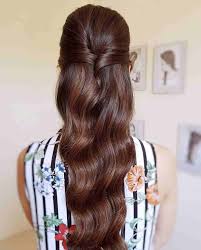 Vuoi vedere che, dopo un anno trascorso a ricamarci facili trecce a spine di pesce come da bambine, la moda voilà, nella nostra gallery (sempre in aggiornamento) tutte le acconciature capelli lunghi lisci, medi e cortissimi. Capelli Lunghi 32 Acconciature Facili E Veloci A Cui Ispirarvi Capellistyle