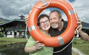 Ich lieb die sendung ja und weiß endlich wieder was mit meinem montag abend anzufangen. Emanuel Und Astrid Im Gluck