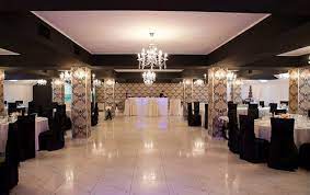 100 persoane in 37 la parterul pensiunii se găsește restaurantul cu 100 de locuri și o terasă. Casa Rustic Restaurante Nunta Nunta Bucuresti