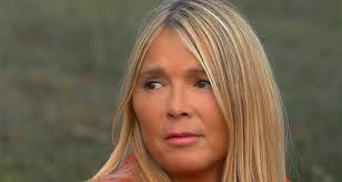 Du lundi au vendredi à 16h30, retrouve 2 épisodes de hélène & les garçons ! Les Mysteres De L Amour Spoiler Laly Balance Helene Et Peter Alex En Danger Sur Tmc Toutelatele
