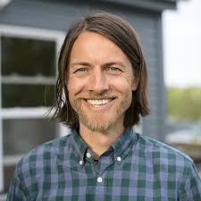 Dennis Kiley's Instagram, Twitter & Facebook