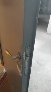 Mevcut bir kapanma cihazının değiştirilmesi bugün dükkanlarda almak mümküngömme ve havai kilitler. Apartman Kapisi Otomatigi Hakkinda Yardim
