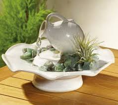 Der wasserfall ist nun funktionsfähig, sieht aber noch nicht sehr ansprechend aus. Zimmerbrunnen Kannchen Tischdeko Zur Luftbefeuchtung Zimmerbrunnen Zimmerbrunnen Selber Bauen Brunnen