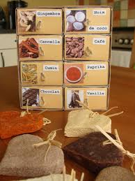 Petits Coeurs En Pate A Sel Odorante Ribambelles Boites Sensorielles Activite Manuelle Pour Personnes Agees Activites 5 Sens