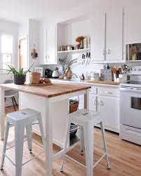 This Montreal Home Is Simple Well Balanced And Filled With Unique Pieces And Personal Touche Small Apartment Kitchen Kitchen Decor Apartment Apartment Kitchen