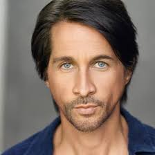 Michael Easton's Instagram, Twitter & Facebook