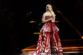 Underwood emerged from the promise of her 2005 american idol win to become a true multimedia superstar, spanning achievements in music, television and film. What To Expect From My Gift A Christmas Special From Carrie Underwood Sounds Like Nashville
