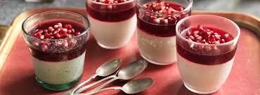 Panna cotta selalunya dihidangkan dengan pelbagai jenis sos berry, sos karamel dan juga coklat. Brewsuniq Tablewares Styling Up A Panna Cotta