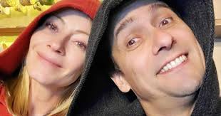 He is an actor, known for rojo: Marcela Vacarezza Se Va De Chile Junto A Rafael Araneda