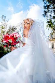 Ama sofre chora is a song interpreted by pabllo vittar. Pabllo Vittar E Novo Clipe Ama Sofre Chora Vamos Naturalizar O Amor Entre As Pessoas Vogue Musica