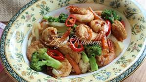 Penggemar sayur pasti terangsang bila lihat sayur pakcoy sos tiram bersama tahu telur. Sayur Campur Goreng Dengan Tauhu Telur Azie Kitchen