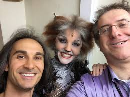 Jonathan Baz Reviews...: I Know I Mustn't Fall Into The Pit