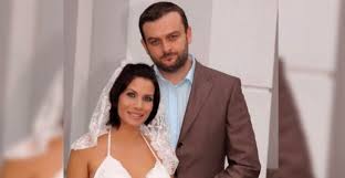 Jako manželka může být stále u něj, a zabránit tak nejhoršímu. Eva Decastelo Si Vzpomnela Na Svoji Svatbu Pred 11 Lety Moderatorka Ukazala Pruhledne Saty A Tehotne Bricho Fakta Today