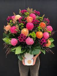 An Eefm Signature Deluxe Arrangement Going Out To A Very Special Someone Today Is I Rose Flower Arrangements Flower Arrangement Supplies Flower Decorations
