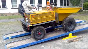 Waran's interests include various hobbies, and working with several charities. Dumper Waran Youtube