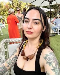 Kendra Dillon's Instagram, Twitter & Facebook