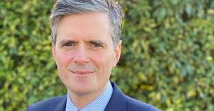 Stephen Knott's Instagram, Twitter & Facebook